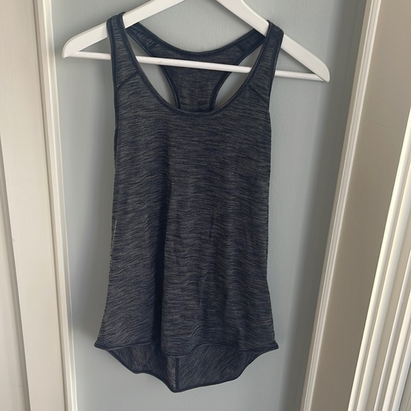 Lululemon Essential Tank - Picture 4 of 5